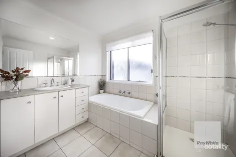 Property photo of 17 Timele Drive Hillside VIC 3037
