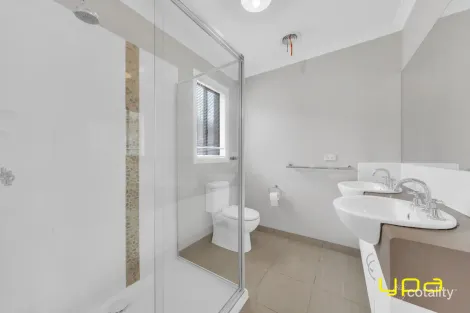 Property photo of 18 Nobel Drive Cranbourne West VIC 3977