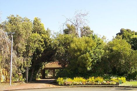 13 Bennett Ct, Leeming, WA 6149