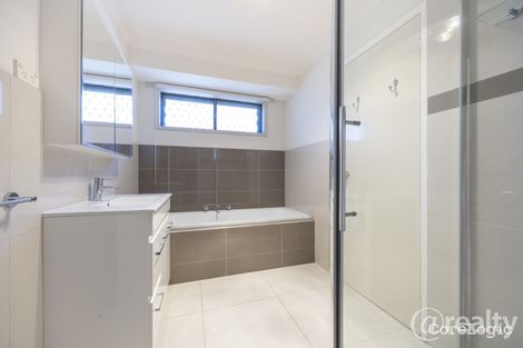 Property photo of 30 Lesley Drive Hampton Park VIC 3976