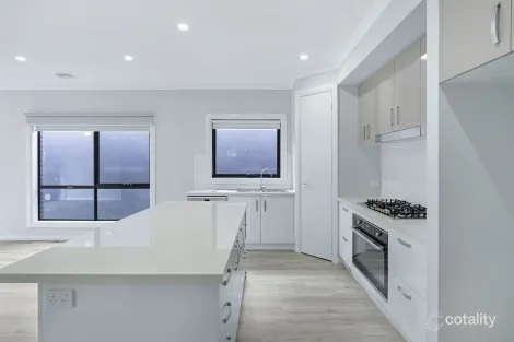 Property photo of 24 Daglish Way Werribee VIC 3030