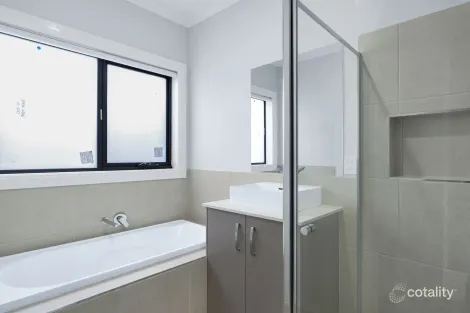 Property photo of 24 Daglish Way Werribee VIC 3030