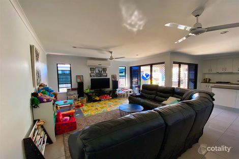 Property photo of 2 Lancaster Way Ooralea QLD 4740