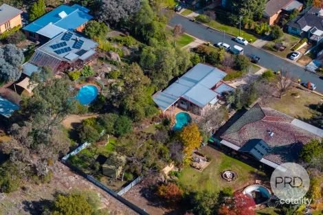 Property photo of 11 Colong Place Kooringal NSW 2650
