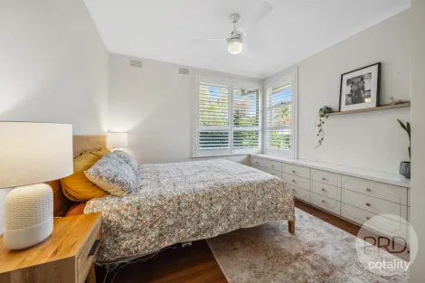 Property photo of 11 Colong Place Kooringal NSW 2650