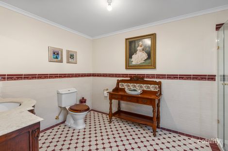 Property photo of 30 Lakeside Crescent Croydon Hills VIC 3136