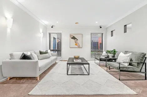 Property photo of 13 Sunhill Way Berwick VIC 3806
