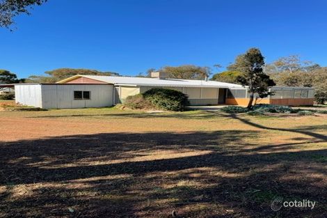 Property photo of 7 Lee Crescent York WA 6302