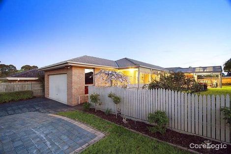 Property photo of 2 Cowper Rise Berwick VIC 3806