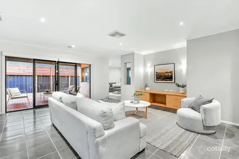 Property photo of 13 Sunhill Way Berwick VIC 3806