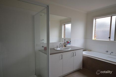 Property photo of 70 Parkedge Circuit Rosebud VIC 3939