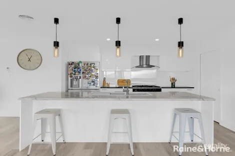 Property photo of 37 Coolabah Close Kelso NSW 2795