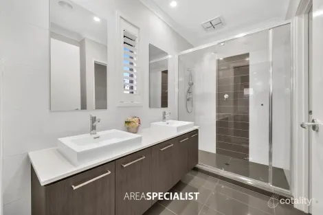 Property photo of 40 Sandymount Drive Clyde North VIC 3978