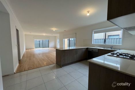 Property photo of 35 Springleaf Avenue Clyde North VIC 3978