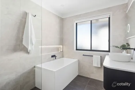 Property photo of 25 Banks Drive Shell Cove NSW 2529