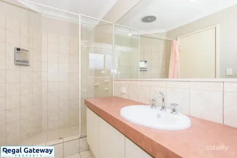 Property photo of 32 Lakehurst Way Atwell WA 6164