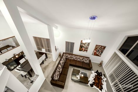 Property photo of 10 Nicole Close Endeavour Hills VIC 3802