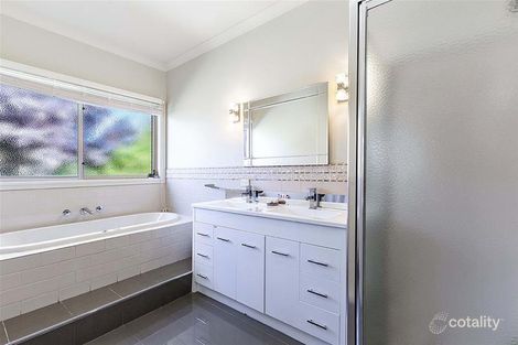 Property photo of 5 Chenoweth Court Warrnambool VIC 3280