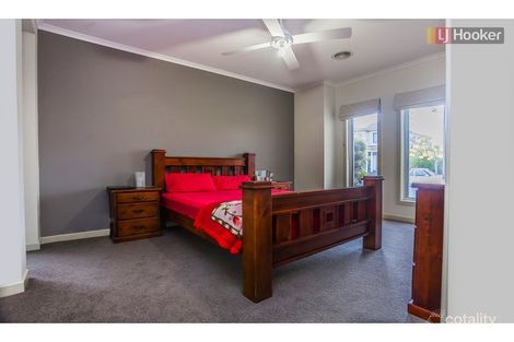 Property photo of 5 Pinehurst Rise Craigieburn VIC 3064