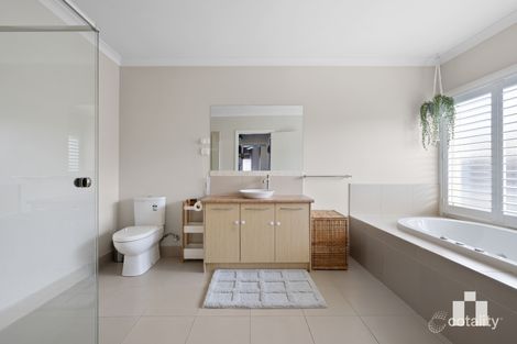 Property photo of 2 Sistine Row Mernda VIC 3754