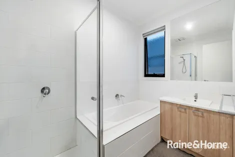 Property photo of 3 McComb Lane Cranbourne VIC 3977