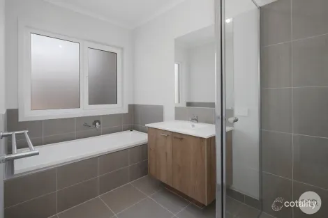 Property photo of 10 Oaktree Lane Creswick VIC 3363