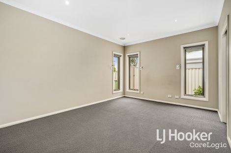 Property photo of 15 Edenbrook Circuit Pakenham VIC 3810