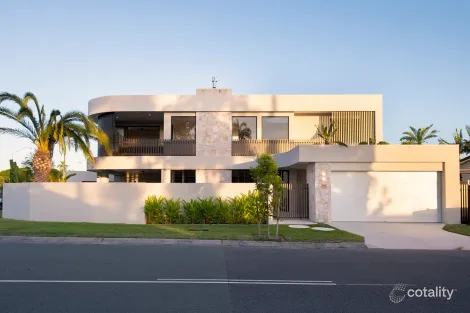 2 Rawlinna Dr, Mermaid Waters, QLD 4218