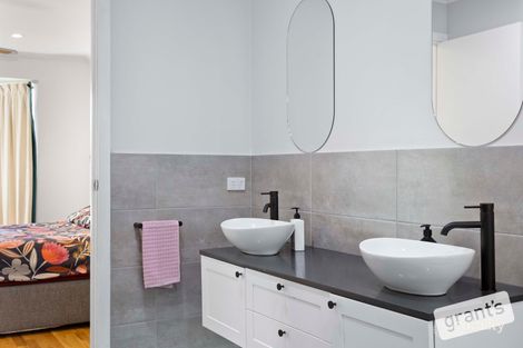 Property photo of 1 Eyebright Square Hallam VIC 3803