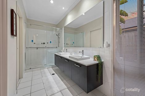 Property photo of 33 Riviera Crescent North Lakes QLD 4509