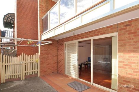 2/10 JOHN ST, ST ALBANS, VIC 3021