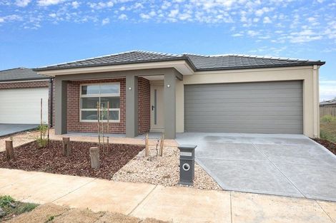 17 Strawberry Rd, Manor Lakes, VIC 3024