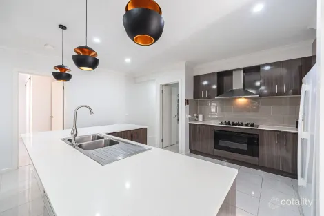 Property photo of 16 Peninsula Crescent Craigieburn VIC 3064