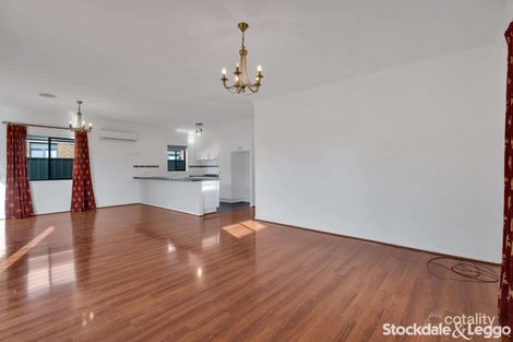 Property photo of 16 Hurlingham Way Craigieburn VIC 3064