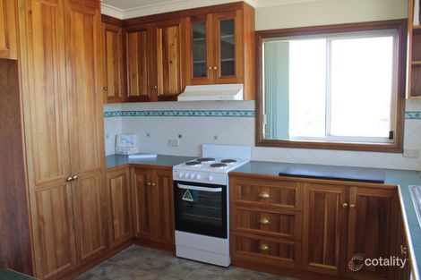 Property photo of 2 Merrett Street Peterborough VIC 3270