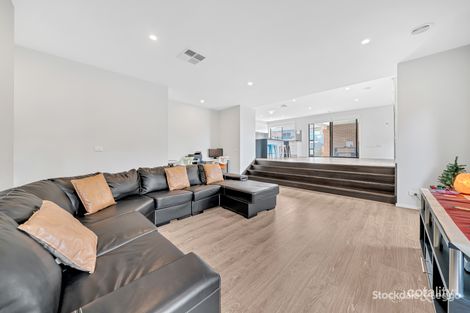 Property photo of 16 Creekside Boulevard Manor Lakes VIC 3024