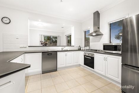Property photo of 31 Tennyson Circuit Mill Park VIC 3082
