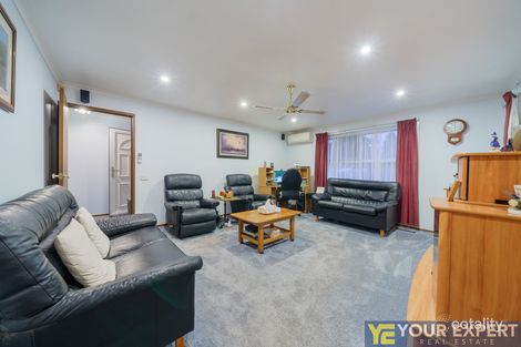 Property photo of 3 Castlecrag Close Endeavour Hills VIC 3802