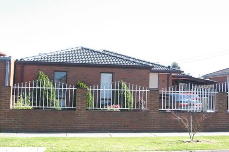 18 Llewellyn Ct, Noble Park, VIC 3174