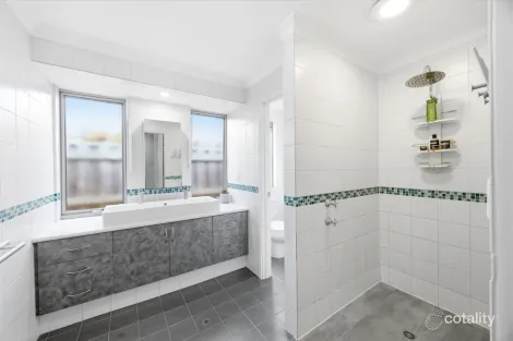 Property photo of 72 Braidwood Drive Australind WA 6233