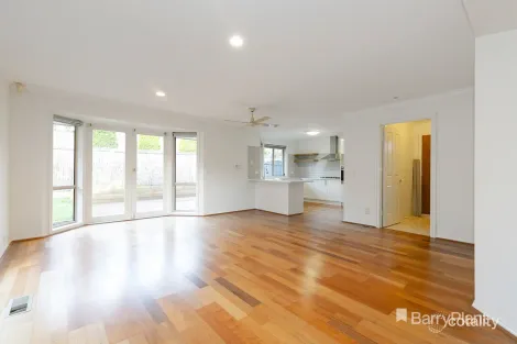Property photo of 2/50 Langmore Lane Berwick VIC 3806