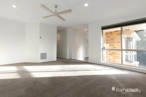 Property photo of 2/50 Langmore Lane Berwick VIC 3806
