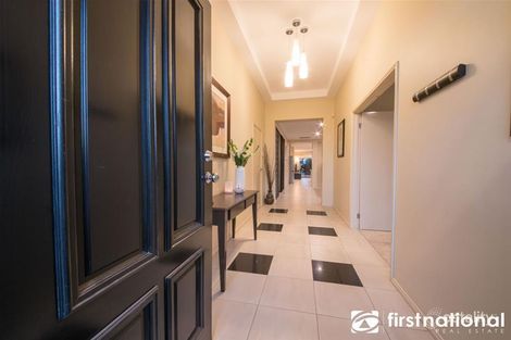 Property photo of 10 Avendon Court Narre Warren South VIC 3805