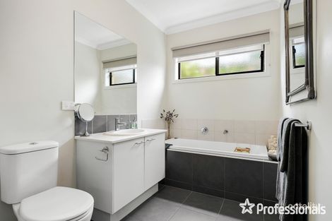 Property photo of 2 Tanika Circuit Croydon VIC 3136