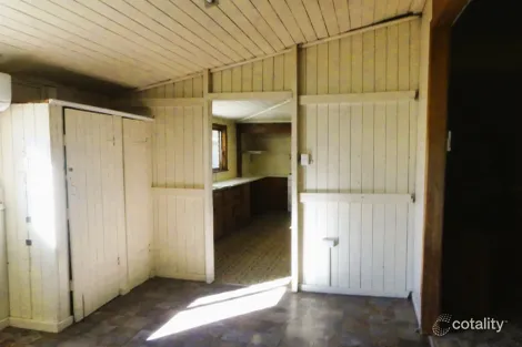 Property photo of 20 Perry Street Yuleba QLD 4427