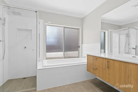 Property photo of 30 Lomandra Crescent Calderwood NSW 2527