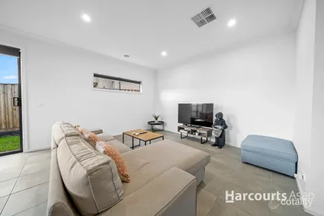 Property photo of 28 Viola Drive Rockbank VIC 3335