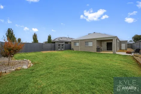 Property photo of 13 Oleander Terrace Wangaratta VIC 3677