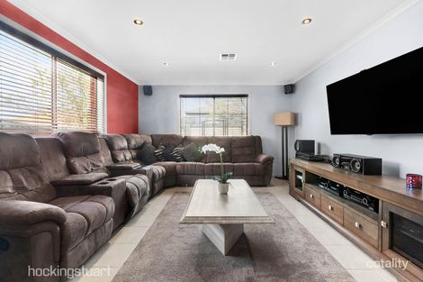Property photo of 10 Discovery Drive Tarneit VIC 3029