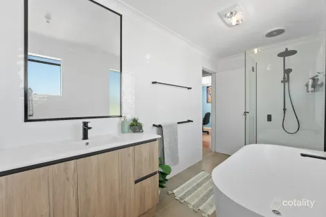 Property photo of 23 Galway Gardens Warnbro WA 6169